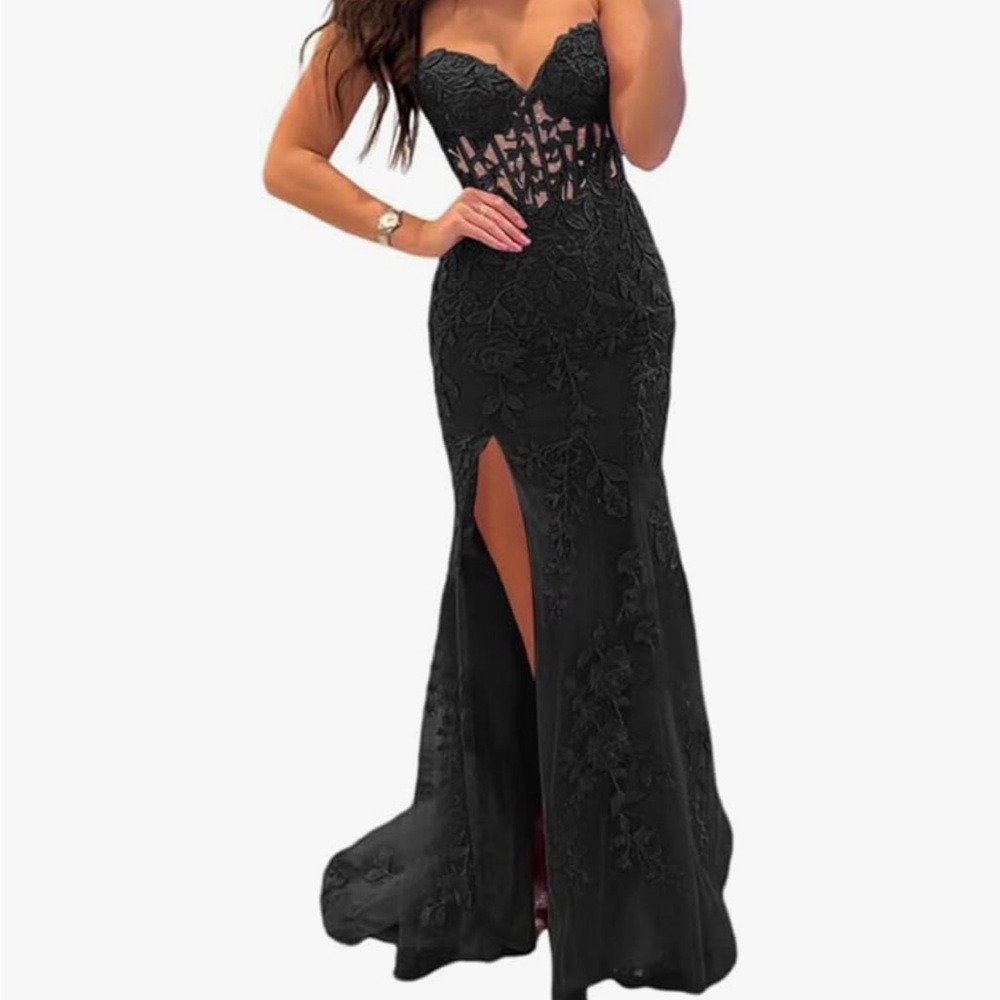 Black Sweetheart Neckline Sleeveless Prom Gown